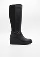 Bota negra de caña alta con cuña y hebilla