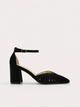 ZAPATOS DE SALÓN DE TERCIOPELO NEGRO CON CORREA