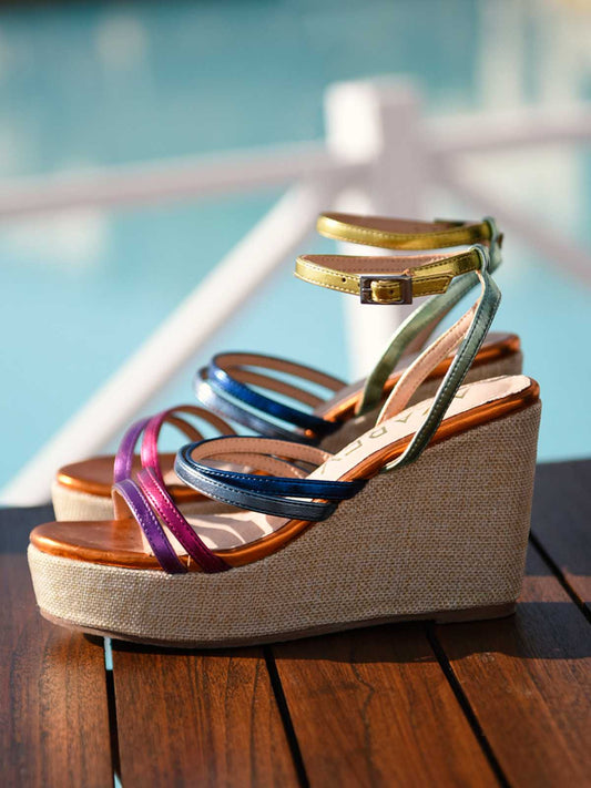 Women's wedge with multicolored straps