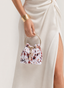 BOLSO BOMBONERA BLANCO VACA CON ASA ARO DORADA