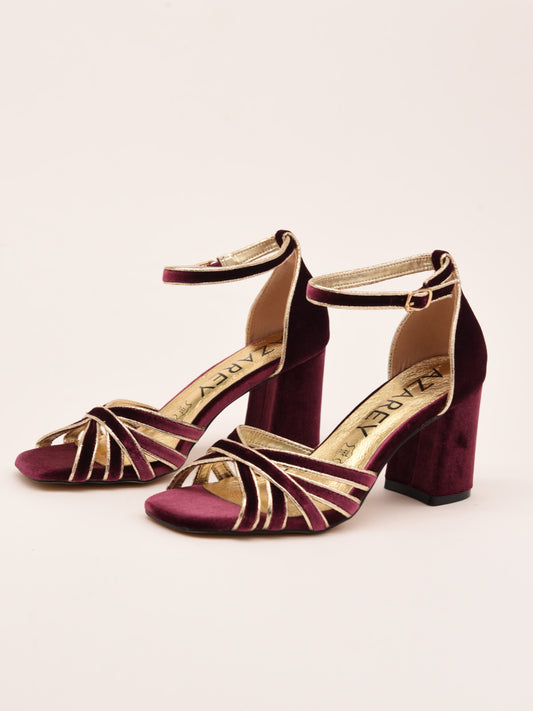 Sandalias Elegante de Terciopelo Rosa con Ribete Dorado