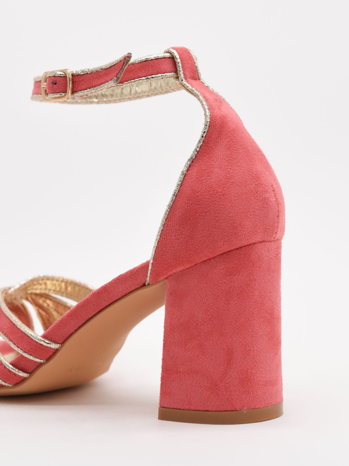 Sandalias de tacón ancho color coral y detalle dorado – AZAREY SHOES
