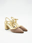 Zapato de Terciopelo Taupe con Tacón Dorado y correa