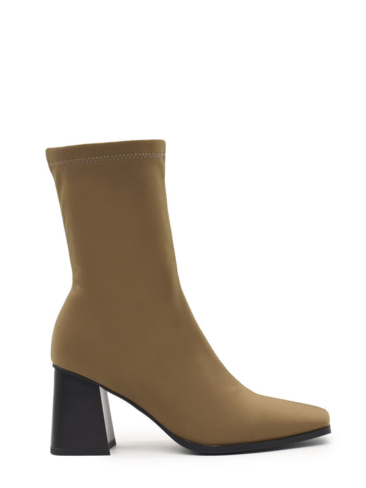 Wide-heeled ankle boots in taupe