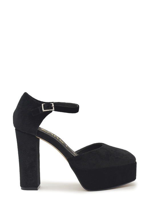 Zapato de terciopelo con plataforma en color negro y cierre de hebilla