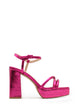 Sandalia de tiras fucsia metalizada