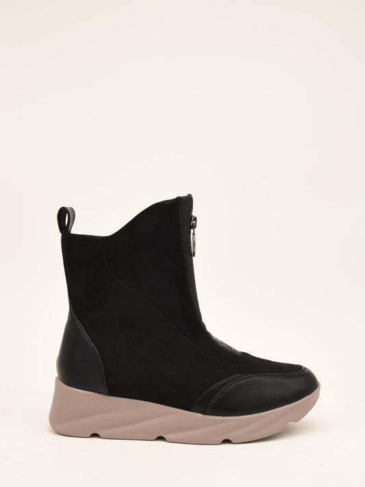 Black Sports Boots with Wedge and Zipper Closure