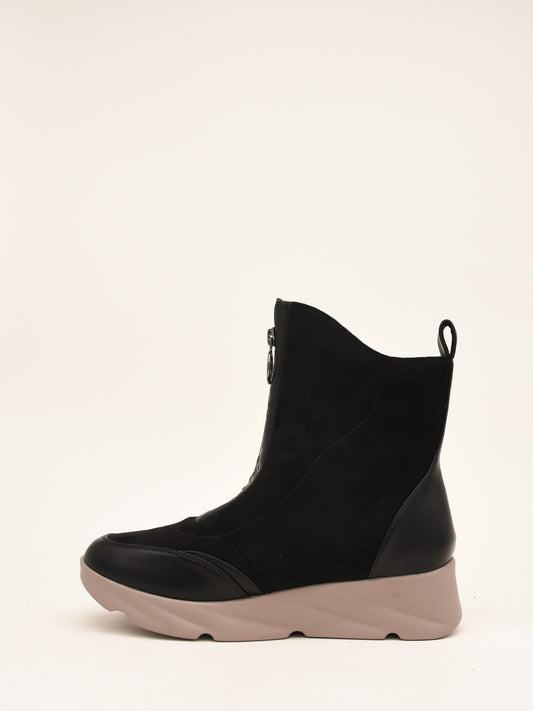 Black Sports Boots with Wedge and Zipper Closure