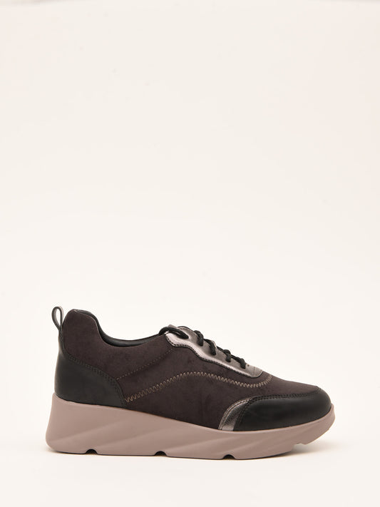 Sneakers sportive grigie con dettagli metallici