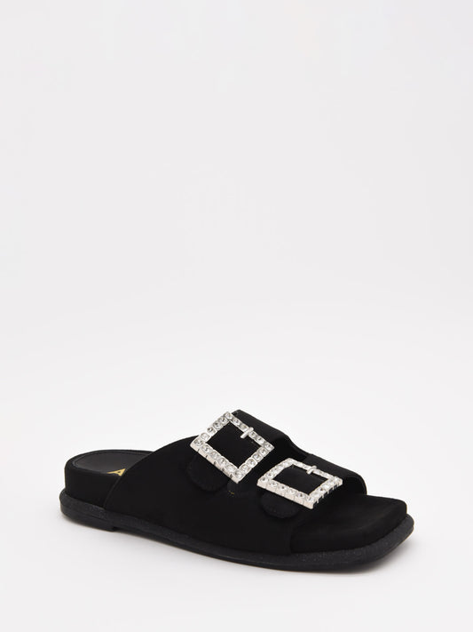 Sandalias planas negras con hebillas brillantes