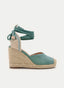 Espadrilla zeppa verde con fiocco.