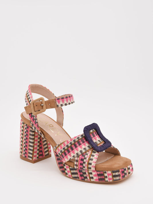 Sandalias multicolor de tacón con plataforma tejida y hebilla púrpura