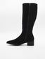 Bota alta negra con tacón bajo cuadrado