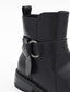 Botín de piel negro con hebilla lateral