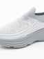 Zapatilla slip-on de punto knit en degradado gris con suela chunky ondulada gris y logo Nyrex en relieve.