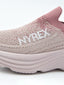 Zapatilla slip-on de punto knit en degradado rosa y beige con suela chunky ondulada en rosa claro y logo Nyrex en blanco.