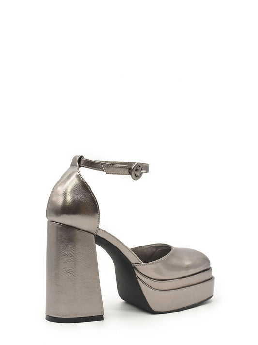 Zapato de punta cuadrada en color plomo con plataforma