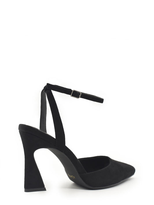 Zapato de salón para mujer en color negro con cierre de hebilla