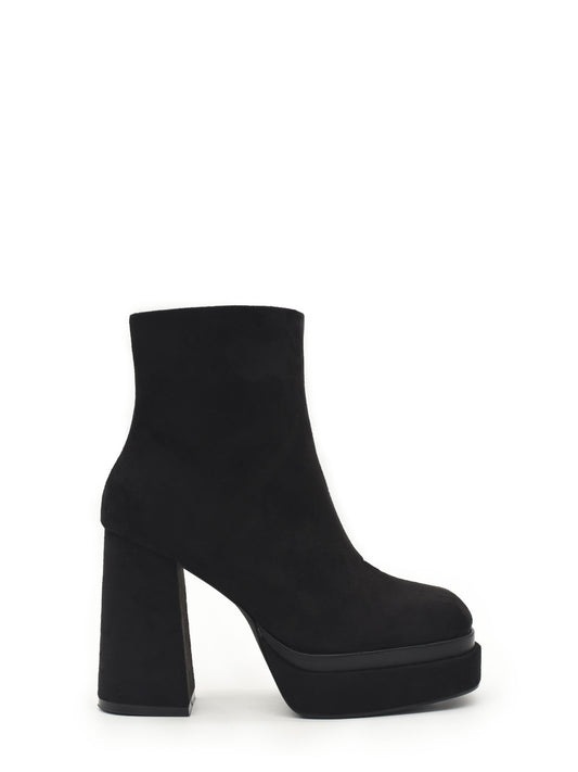Heeled ankle boot with platform in black