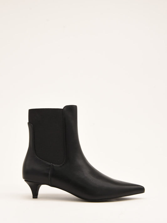 Black Boot with Elastic and Low Heel