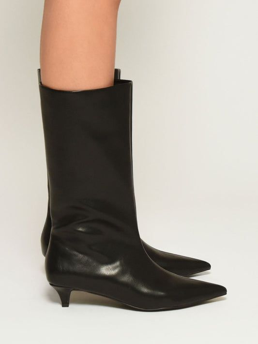 Black boot with low heel