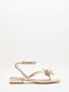 Sandalias oro con detalle de flor