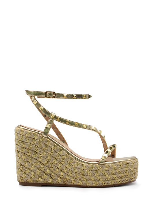 Gold-coloured wedge with straps and studs