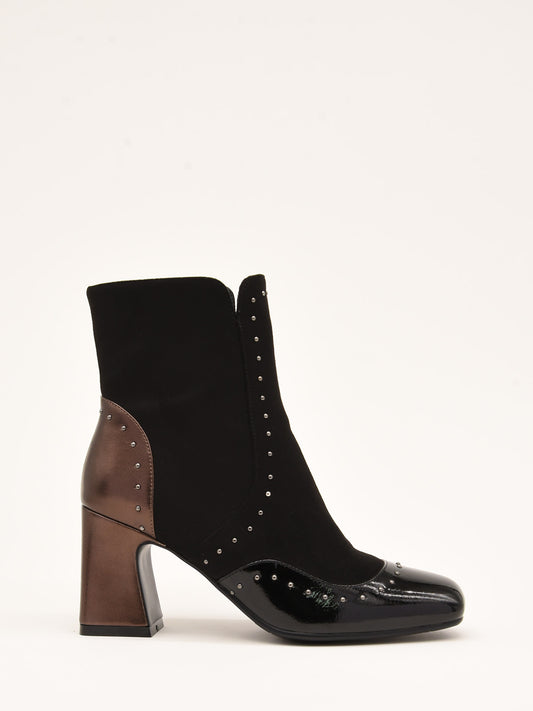 Black ankle boots with bronze heel