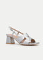 SANDALIA PLATEADA CON TACÓN GEOMÉTRICO