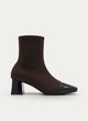 BOTA MARROM DE SALTO COM BICO VERNIZADO.