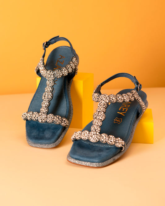 Sandales plates bleues ornées de strass