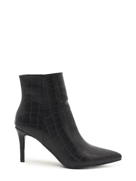 Coconut ankle boots with thin heel in black