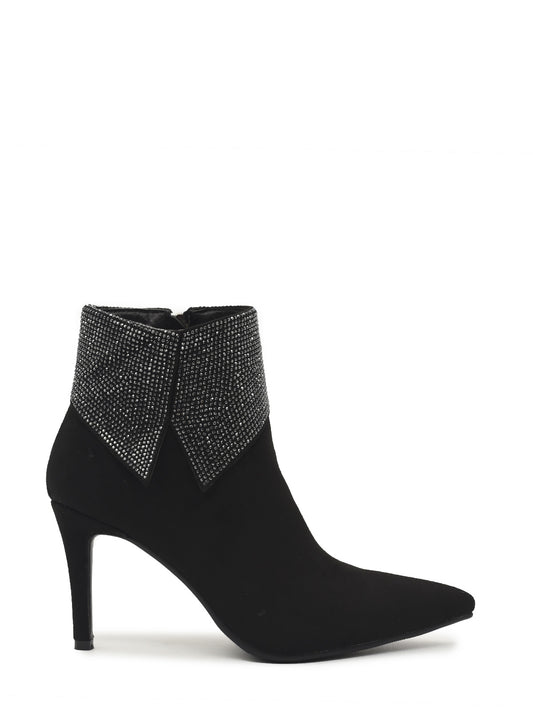Women's ankle boots with thin heels in color
