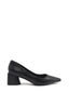 Wide heel shoe in black