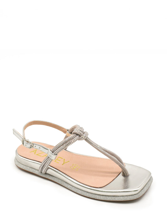 Flat sandal in metallic silver with rhinestones