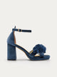 SANDALIAS CON PLATAFORMA EN TERCIOPELO AZUL CON FLORES Y TACÓN ANCHO