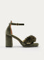 SANDALIAS CON PLATAFORMA EN TERCIOPELO VERDE CON FLORES Y TACÓN ANCHO