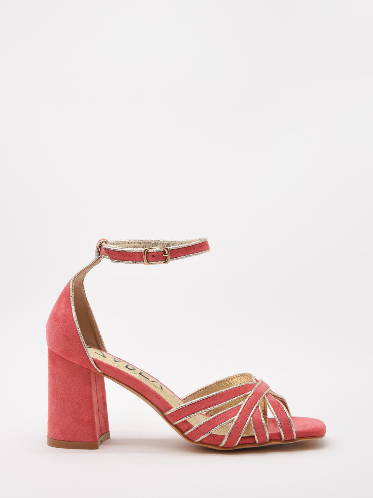 Sandalias de tacón ancho color coral y detalle dorado – AZAREY SHOES