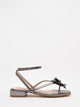 Sandalias plomo con detalle de flor