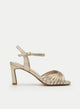 SANDÁLIA DOURADA DE SALTO FINO METALIZADA.