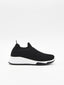 Zapatilla slip-on negra con suela blanca