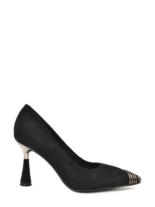 Zapato de salón negro con aplique en punta y tacón