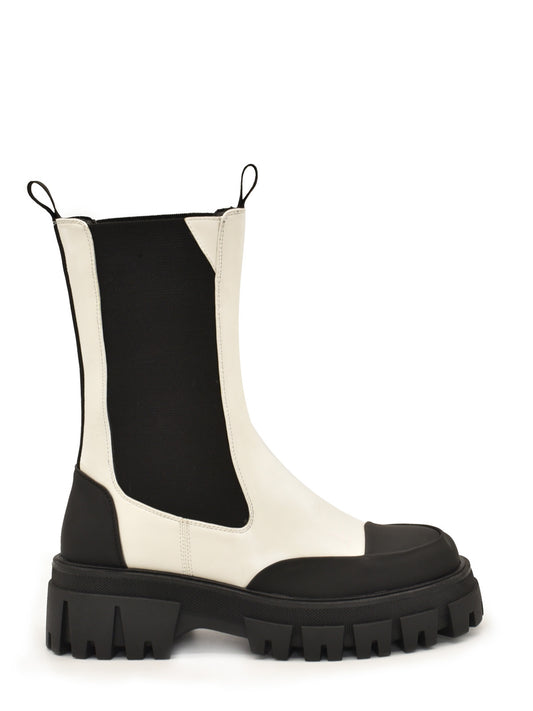White casual ankle boot with elastic