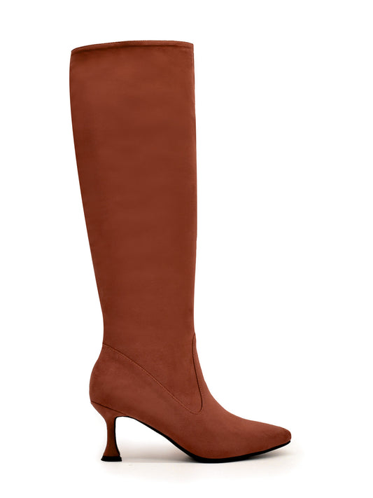 Terracotta-coloured boot with thin heel