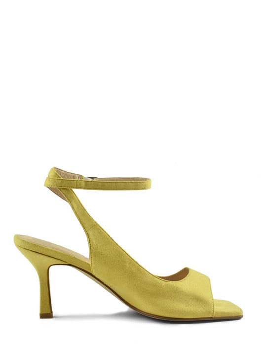 Sandalia de tacón amarillo con tira y talón destalonado