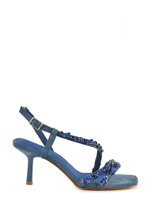 Sandalia de tacón fino con tiras y pedrería en color azul